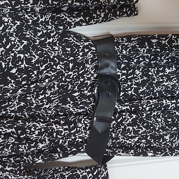 PRICE DROP ⬇️ Tahari black and white dress - Picture 2 of 4